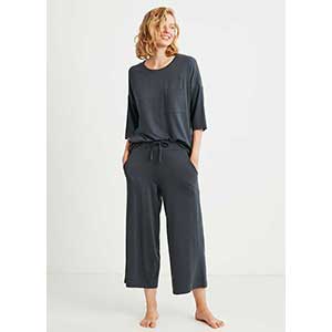 Women's Pyjama With Short Sleeves & Capri Pants Catherine's