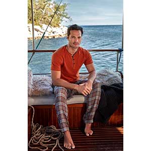 Men's Pyzama With Short Sleeves & Long Pants Nautica